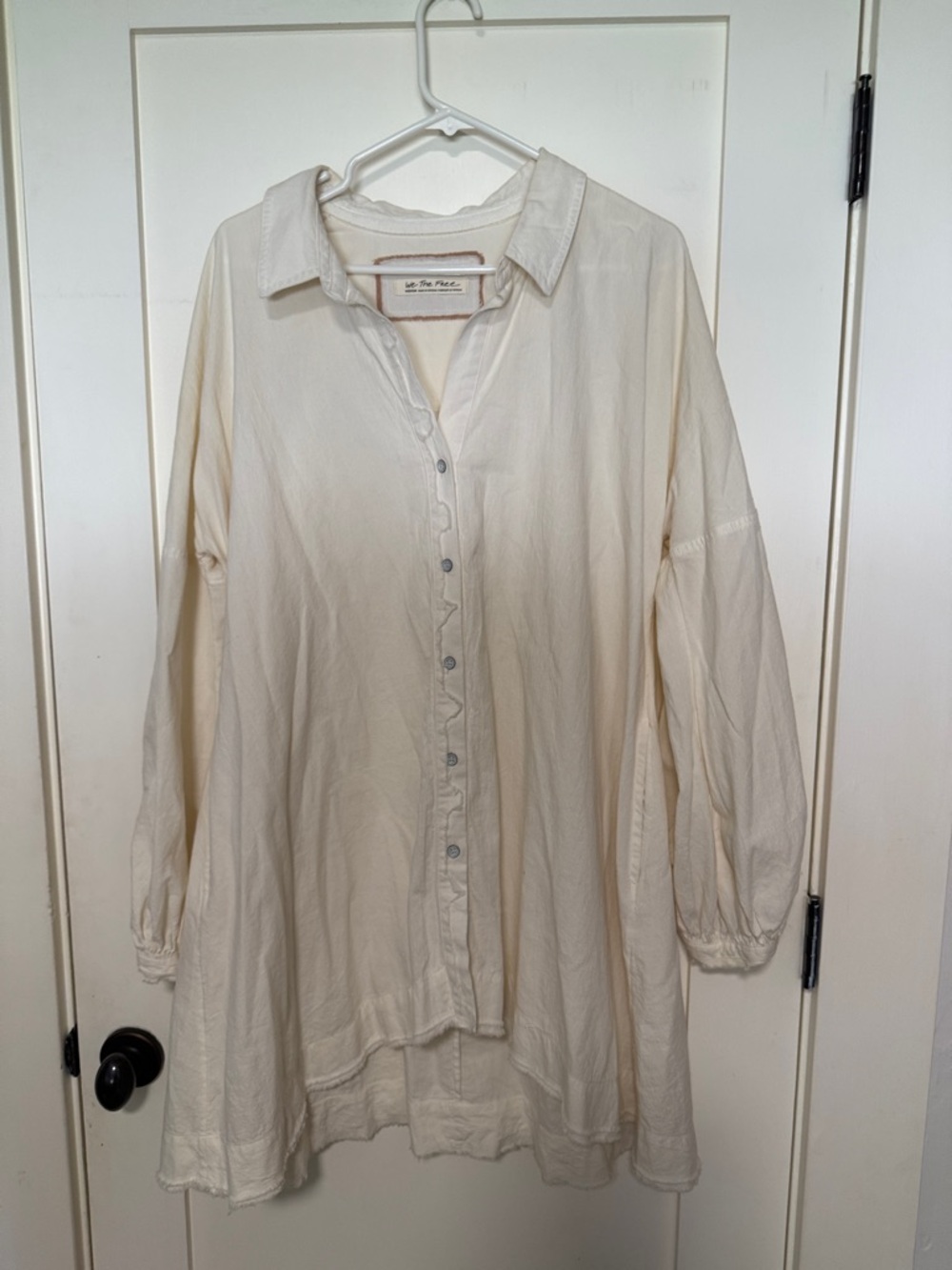 We The Free Cream Button-Front Tunic
Long sleeves
Pockets
Medium- oversized